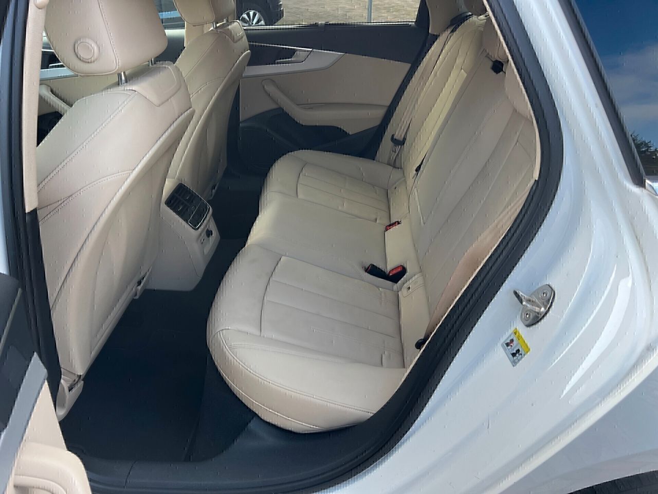 Audi A4 Avant 40 TDI S tronic S line - Samsaru's Car Outlet