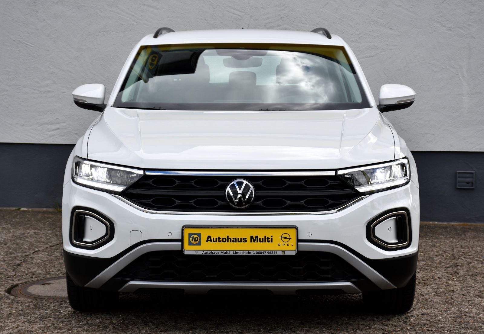 Volkswagen T-Roc Life - Samsaru's Car Outlet