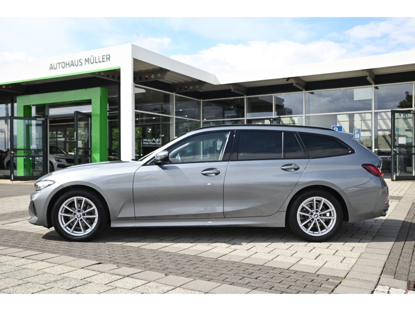 BMW 320d Touring - Samsaru's Car Outlet