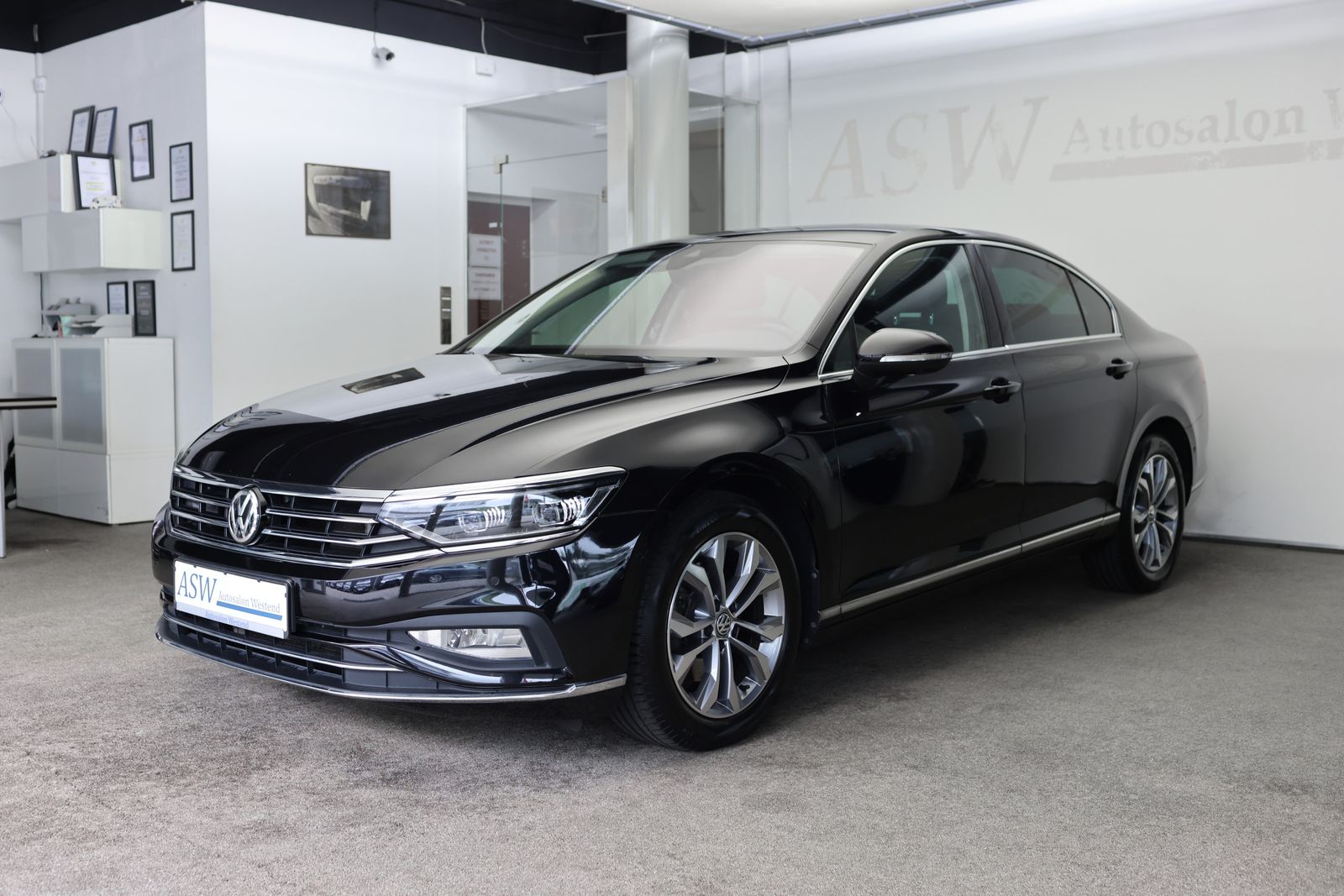 Volkswagen Passat LIMOUSINE 1.5 TSI ELEGANCE - Samsaru's Car Outlet
