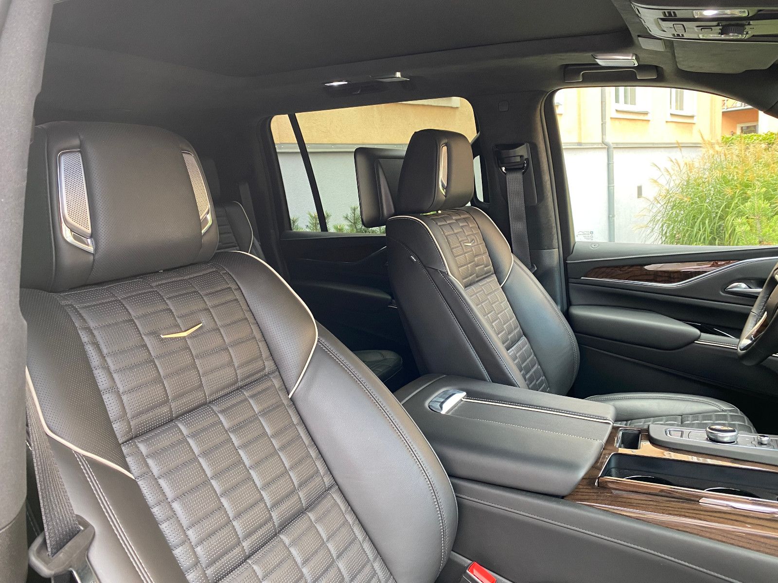 Cadillac Escalade ESV 4WD V8 Premium Platinum