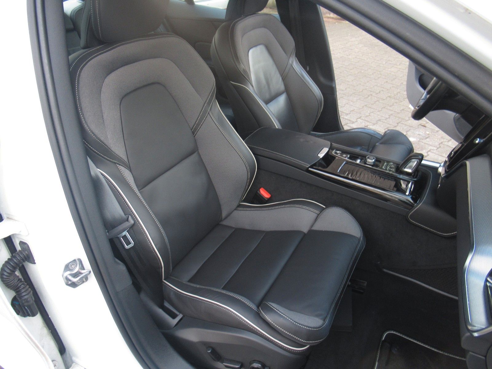Volvo S60 Lim. R Design Recharge Plug-In Hybrid AWD