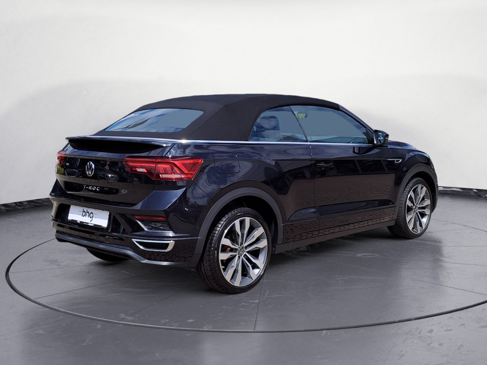 Volkswagen T-Roc R-Line - Samsaru's Car Outlet