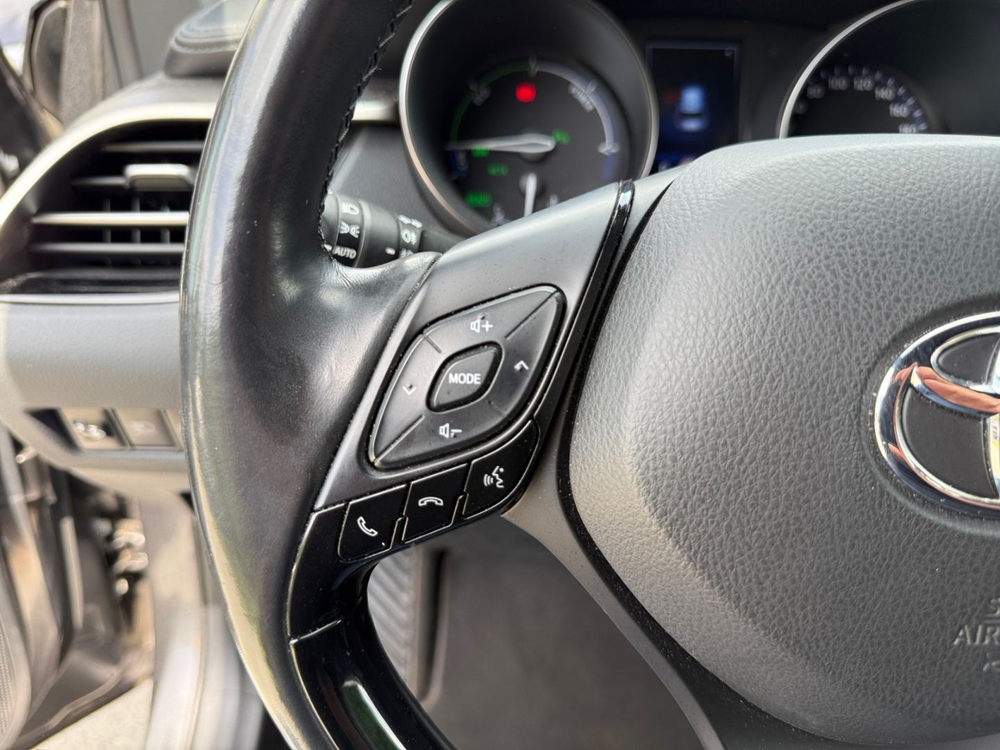 Toyota C-HR 1.8 Hybrid Club - Samsaru's Car Outlet