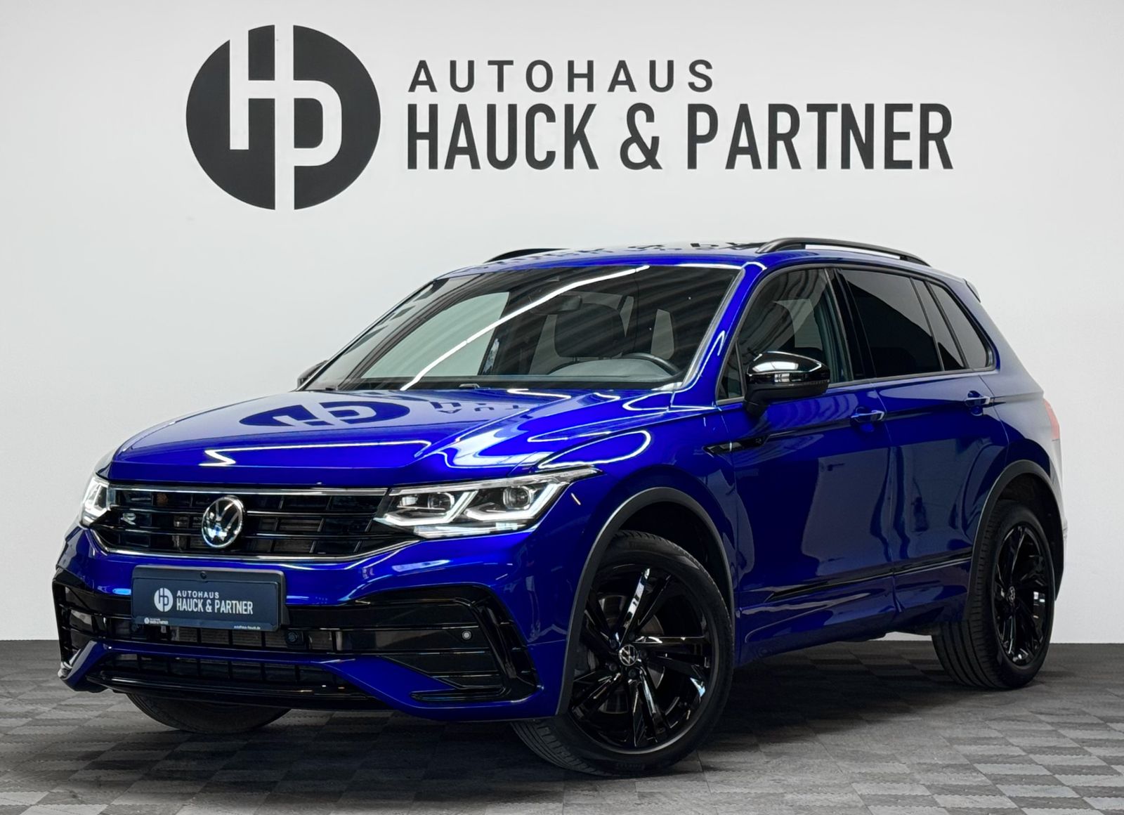 Volkswagen Tiguan R-Line 4M - Samsaru's Car Outlet