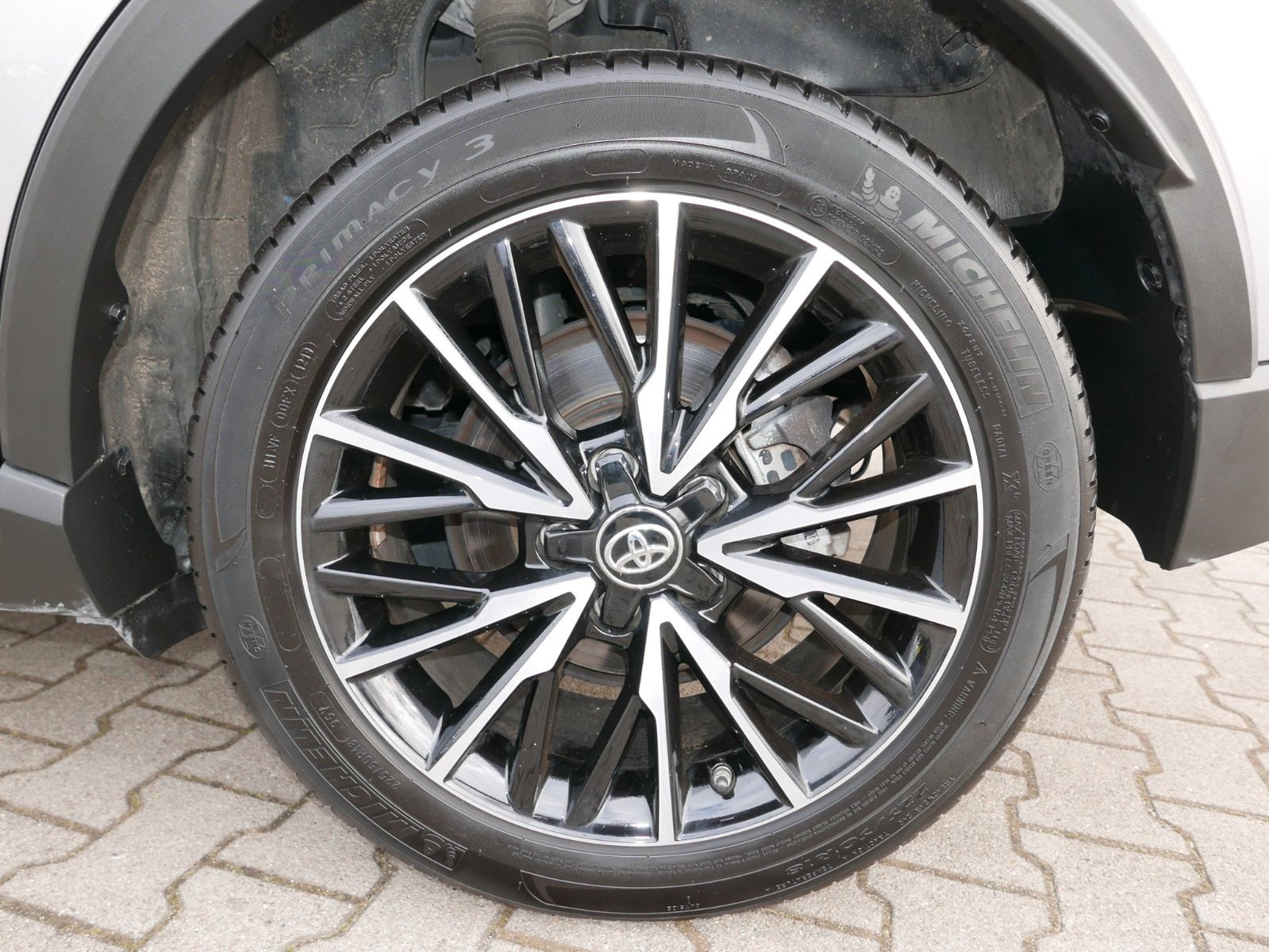 Toyota C-HR Hybrid Style Selection - Samsaru's Car Outlet