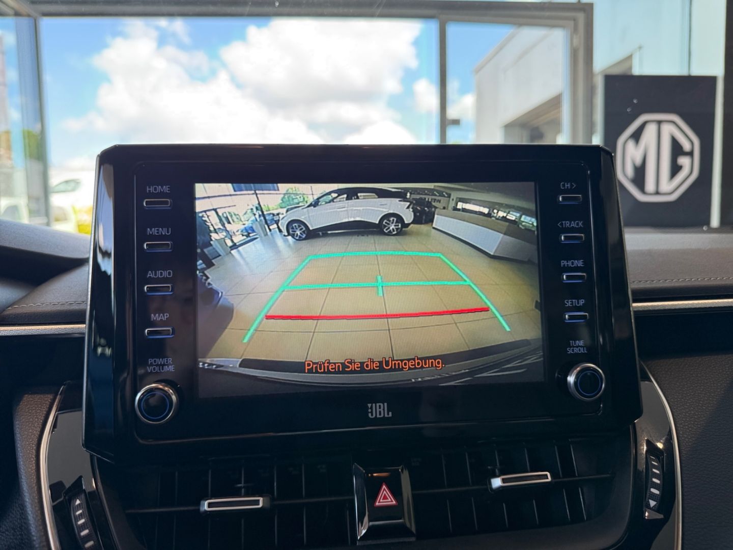 Toyota Corolla 2.0 Hybrid TS Lounge - Samsaru's Car Outlet