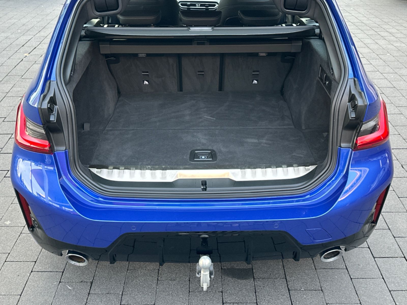 BMW 330 e xDrive Touring M Sport - Samsaru's Car Outlet