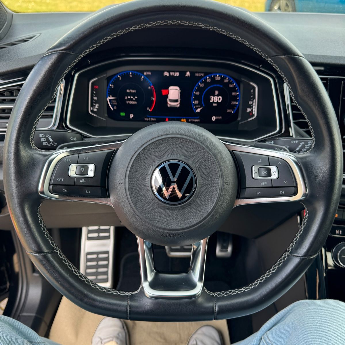 Volkswagen T-Roc Sport 1.5 TSI - Samsaru's Car Outlet