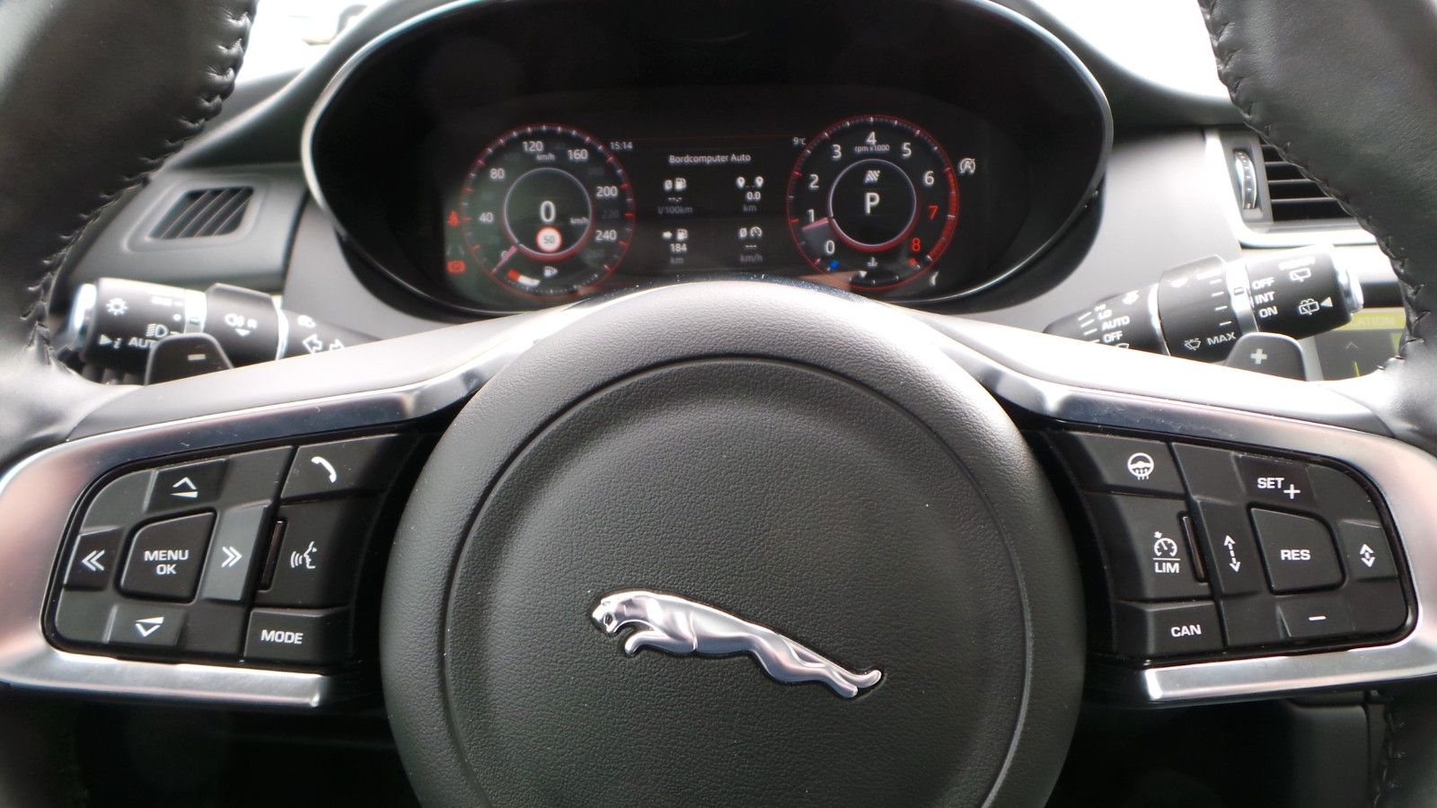Jaguar E-Pace S AWD STANDHEIZ PANORAMA EL. HECKKLAPPE