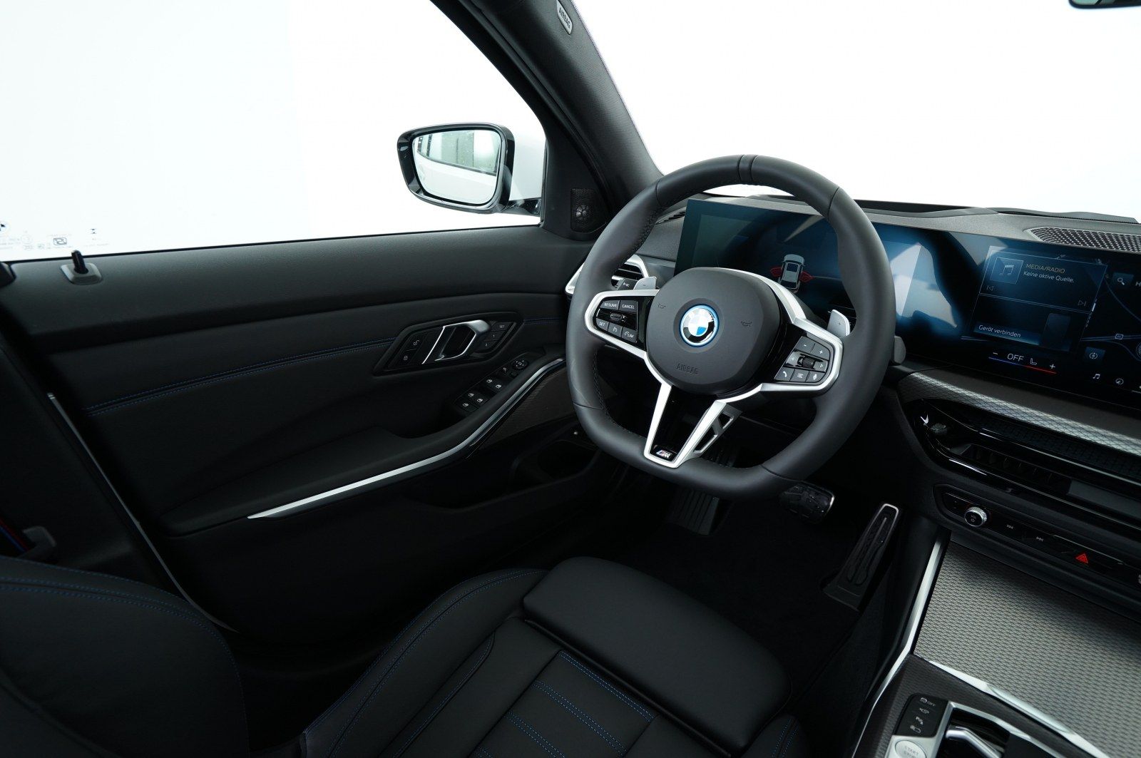 BMW 330e xDrive Touring (M-Sport Navi LED AHK H/K)