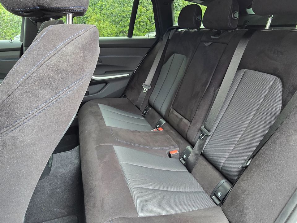 BMW 320d xDrive Touring M Sportpaket*Pano*HIFI*19"LM