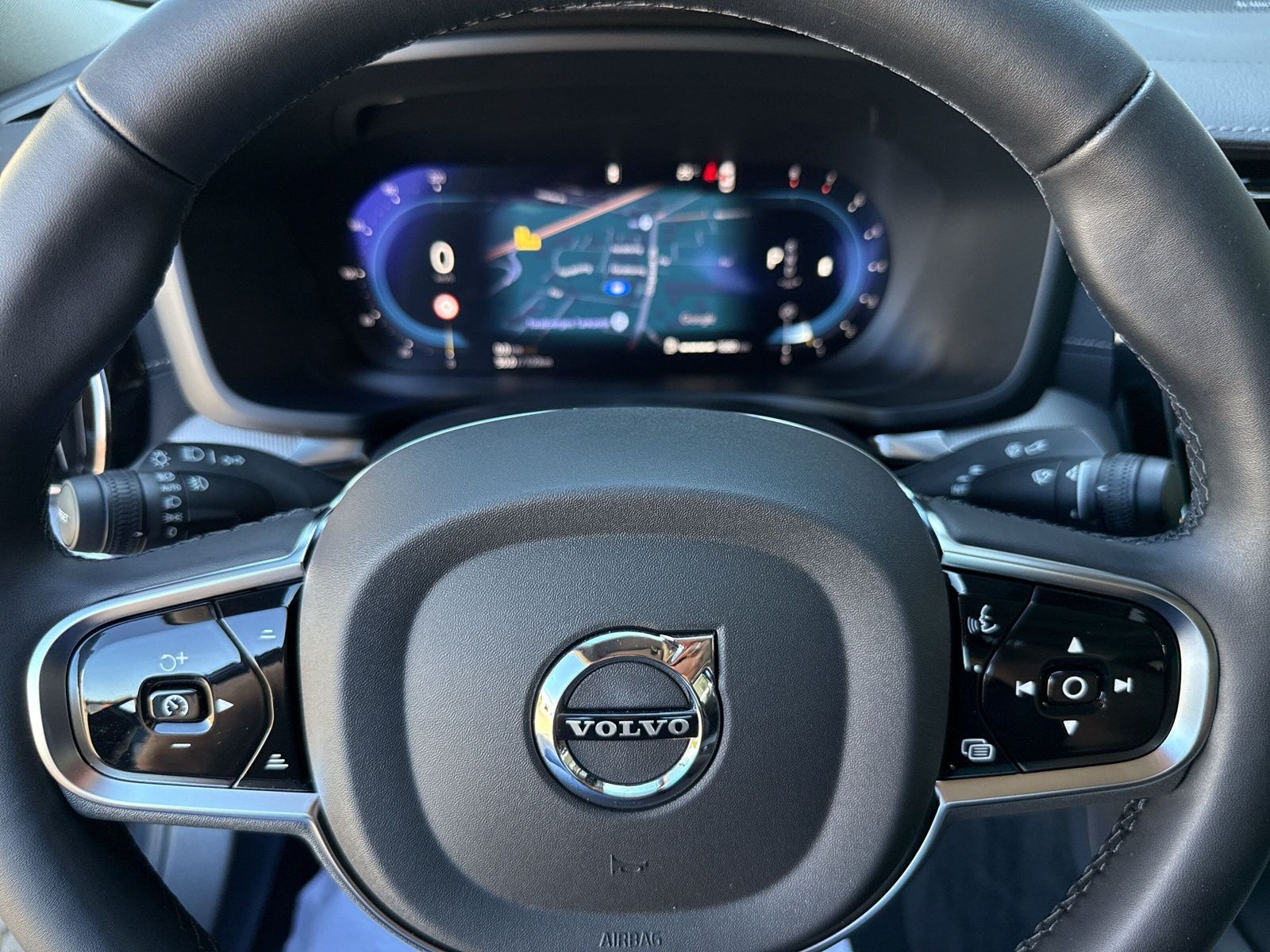 Volvo S60 B5 Ultimate Dark AWD !360°+ACC+PANO+HEAD-UP!