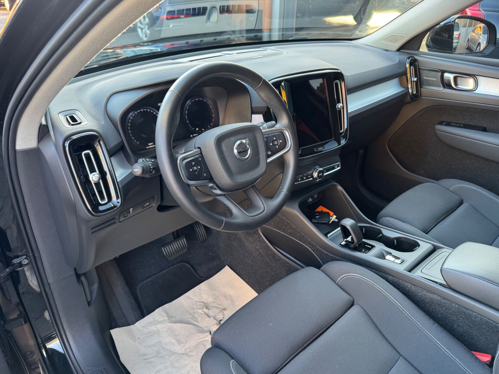 Volvo XC 40 Automatik**Navi+Kamera+AHK+Winter**