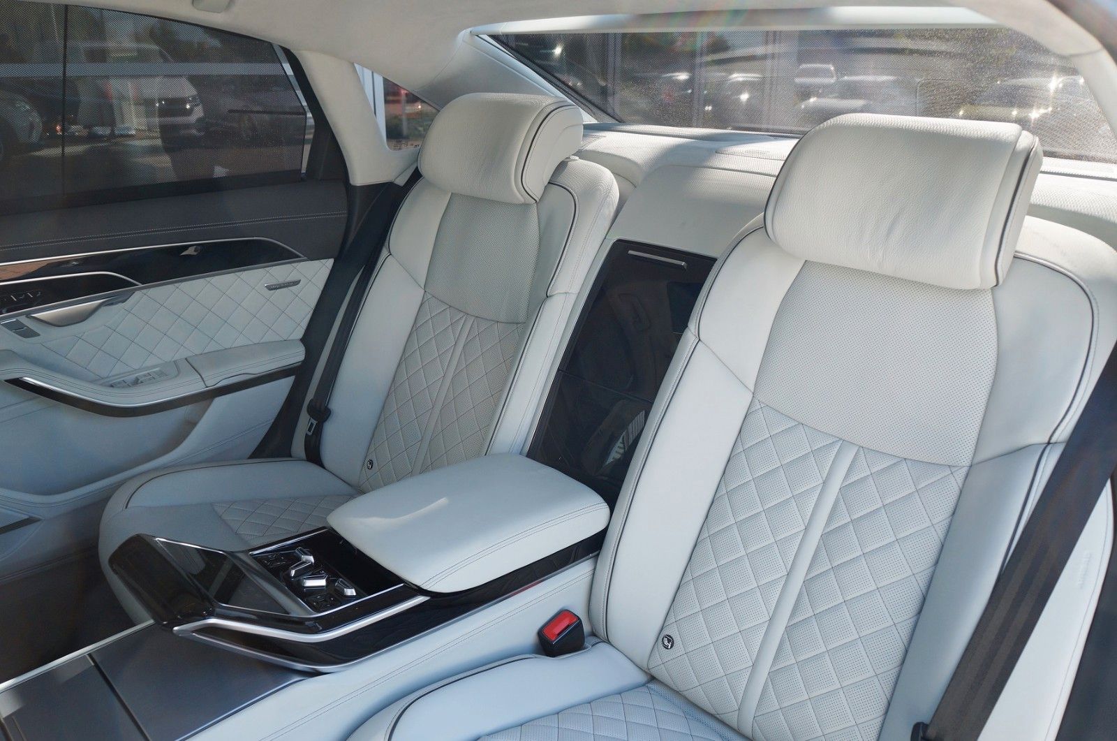 Audi A8L S line 60 TFSIe 4-Sitzer - Samsaru's Car Outlet