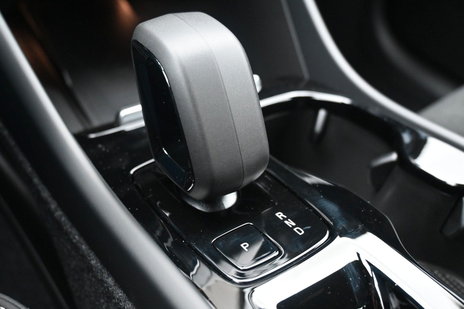 Volvo XC40 B3 DKG Plus Dark*FSHZG*H&K*BLIS*ACC*AHK