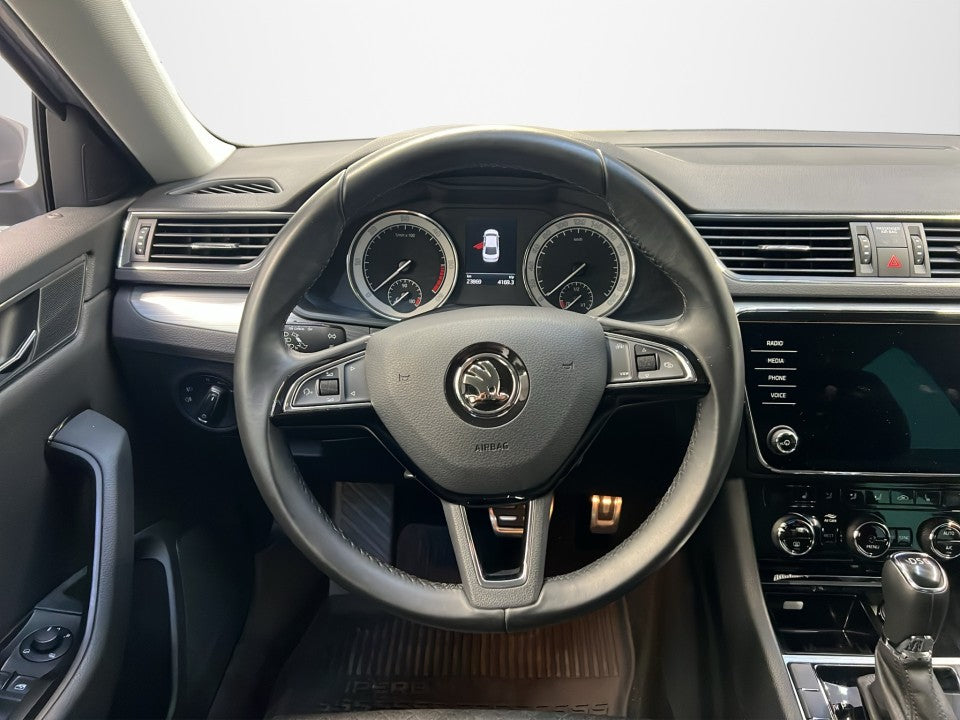 Skoda Superb Sedan 2.0 TDI DSG 150 CP