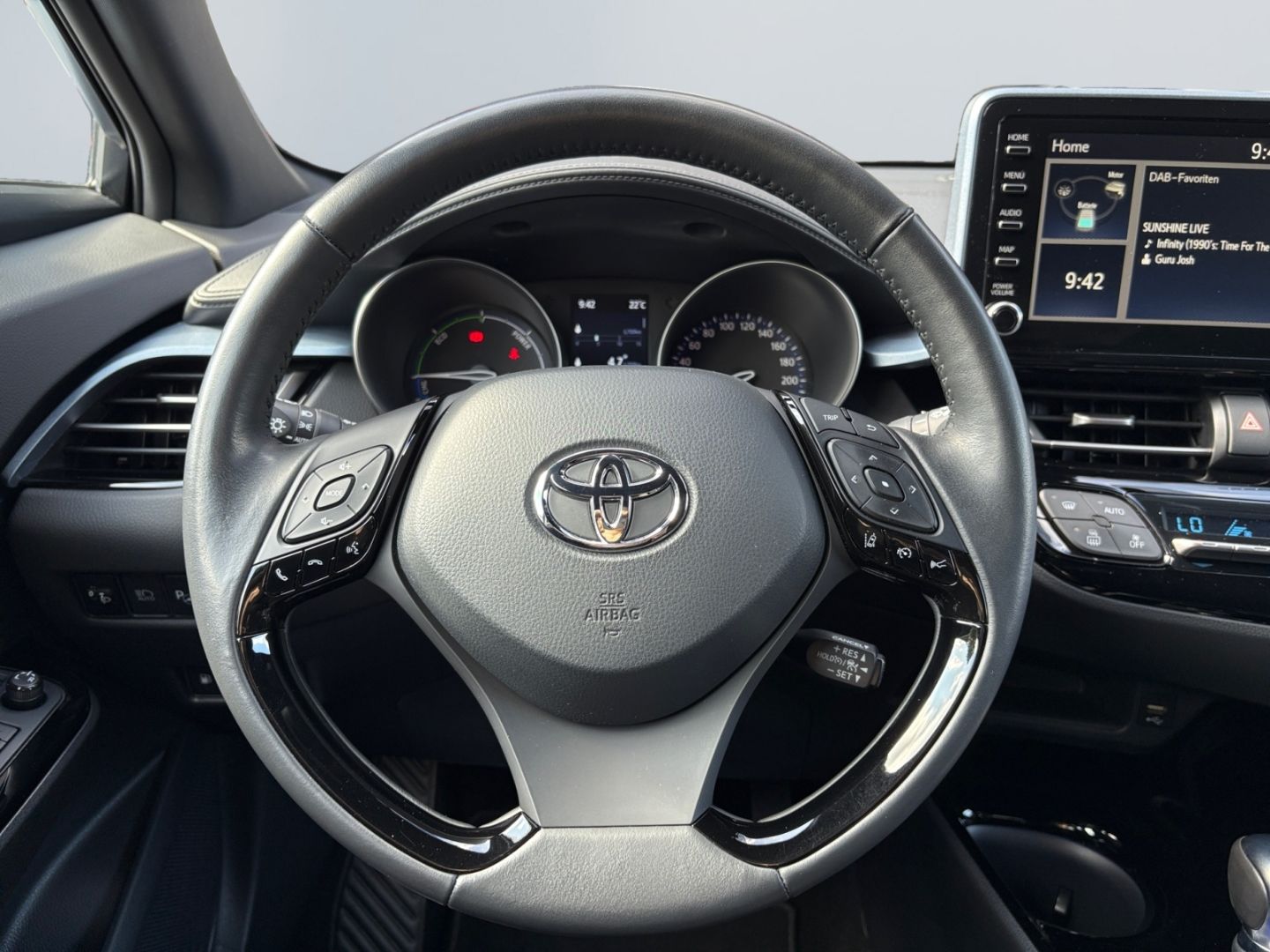 Toyota C-HR 1.8 Hybrid Team - Samsaru's Car Outlet