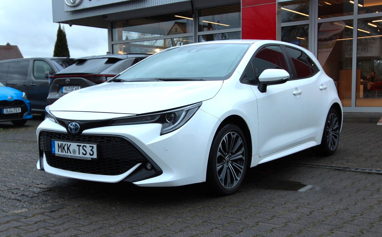 Toyota Corolla Hybrid Team - Samsaru's Car Outlet