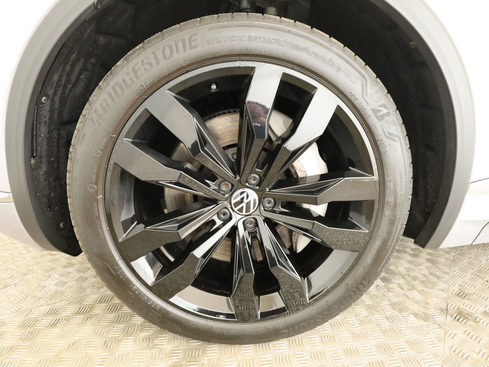 Volkswagen Touareg 3.0 TSIe Elegance 4M - Samsaru's Car Outlet