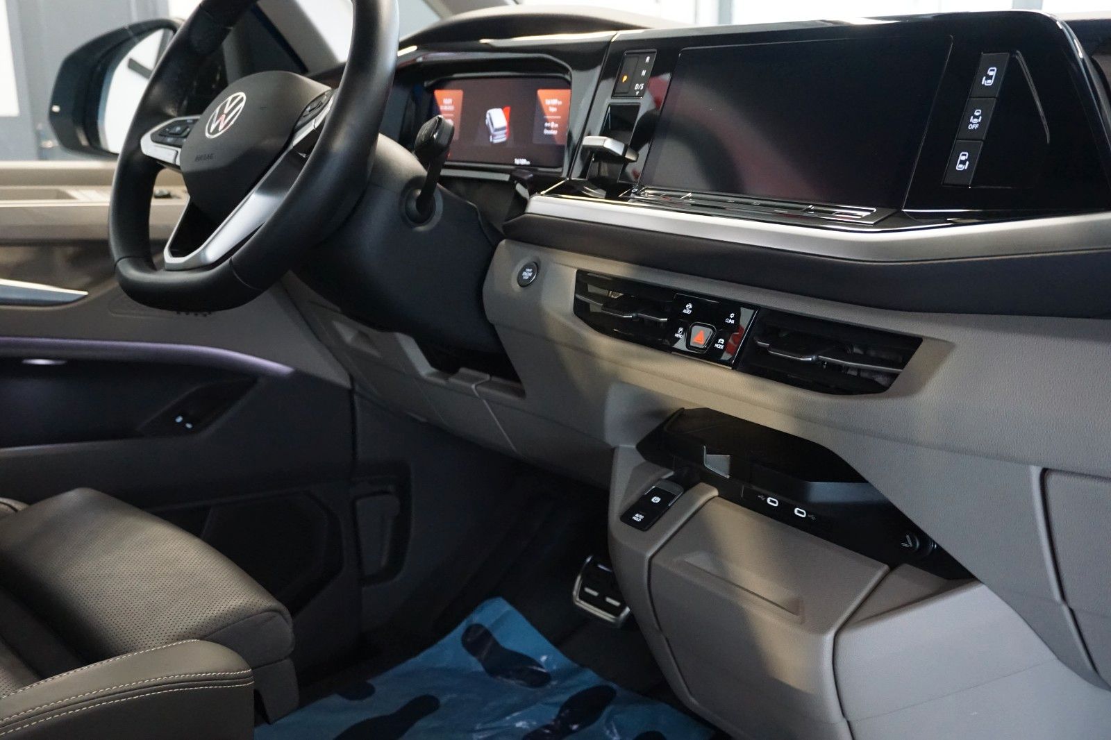 Volkswagen T7 Transporter Multivan eHybrid - Samsaru's Car Outlet