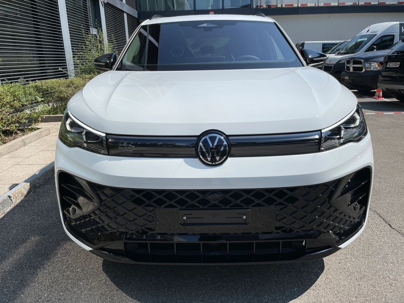 Volkswagen Tiguan TDI R-Line AHK 20Z Area Black Leder Pano