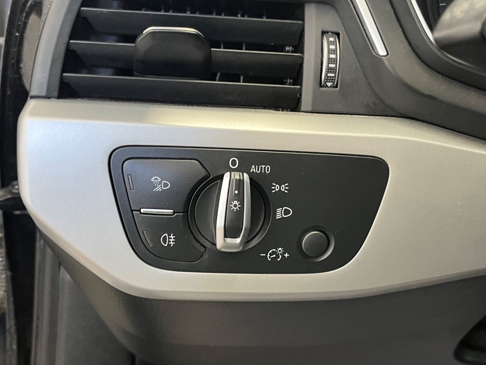 Audi A4 50 TDI quattro S-Line B&O*NAVI*LED*AHK*8-fach