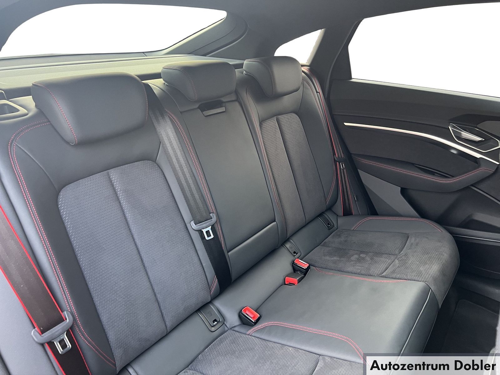 Audi Q8 Sportback e-tron S line 55 AHK Glasdach Navi