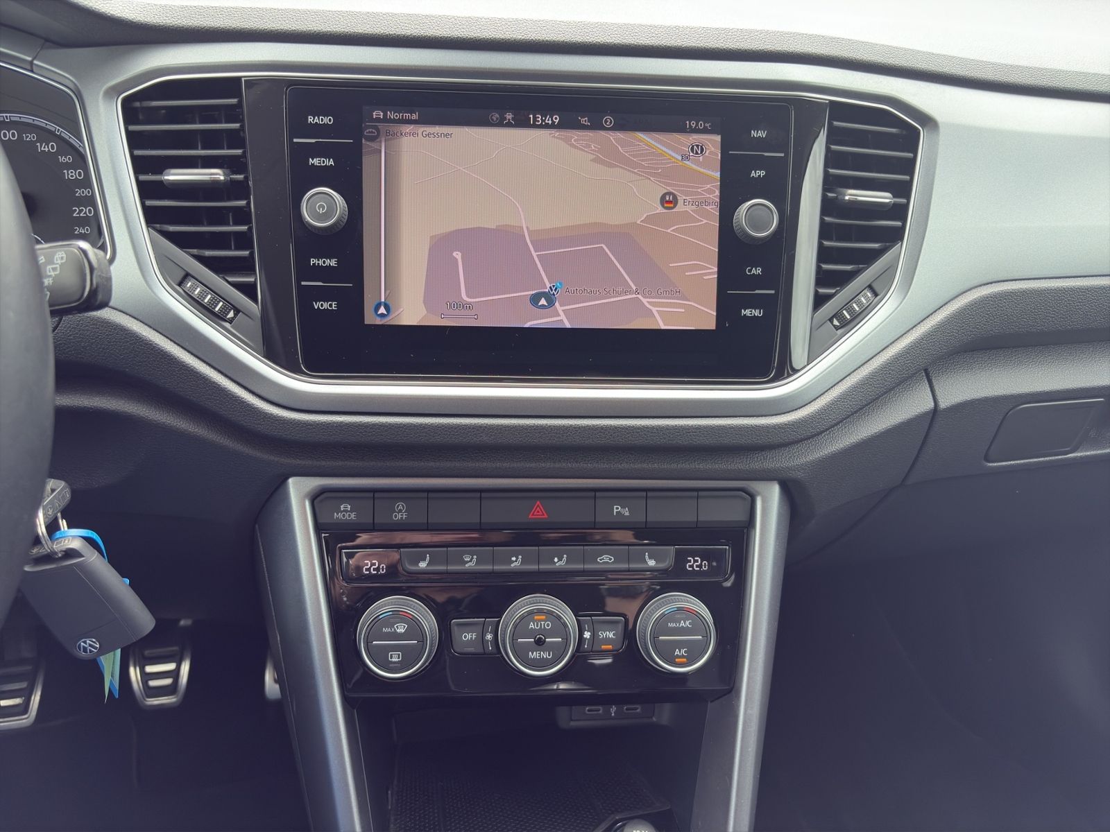Volkswagen T-Roc 1.0TSI ACTIVE - Samsaru's Car Outlet