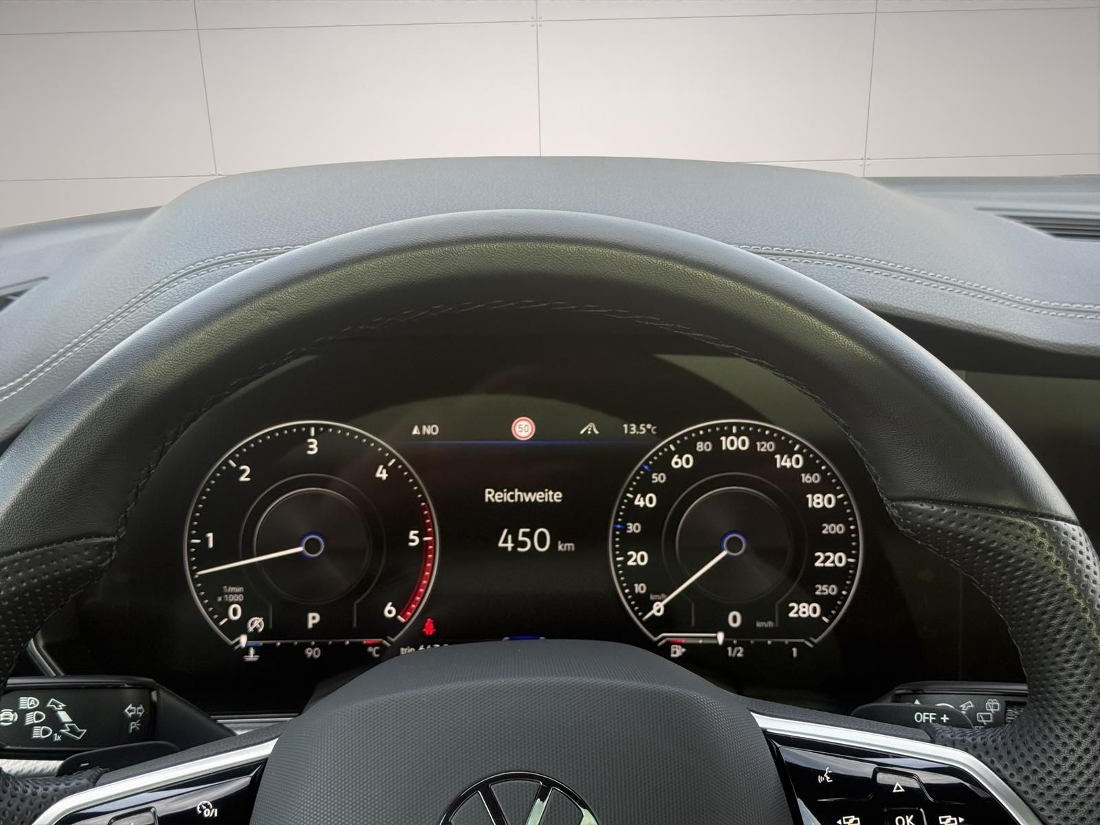 Volkswagen Touareg 3.0V6 TDI DSG R-LINE 4x4*ST.HZG*PANO*360