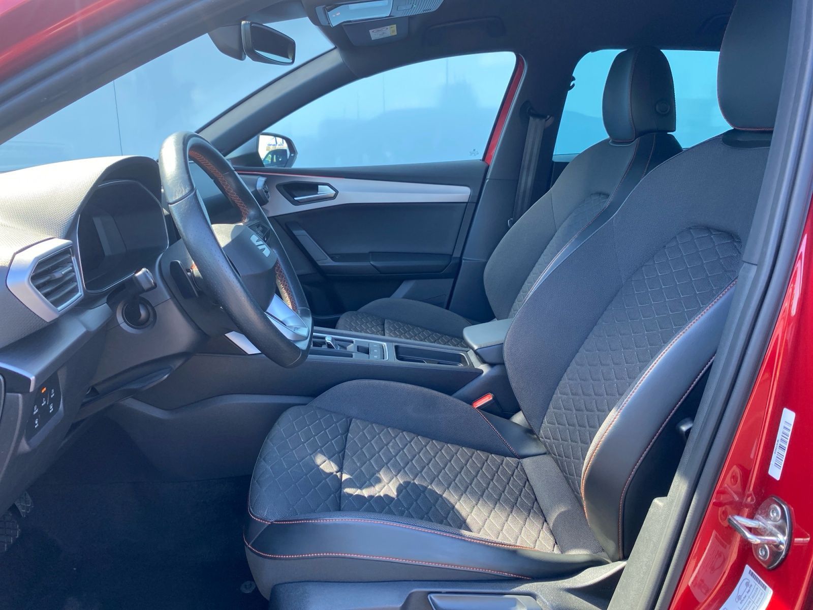 Seat Leon Sportstourer 1.5 eTSI FR DSG Navi LED