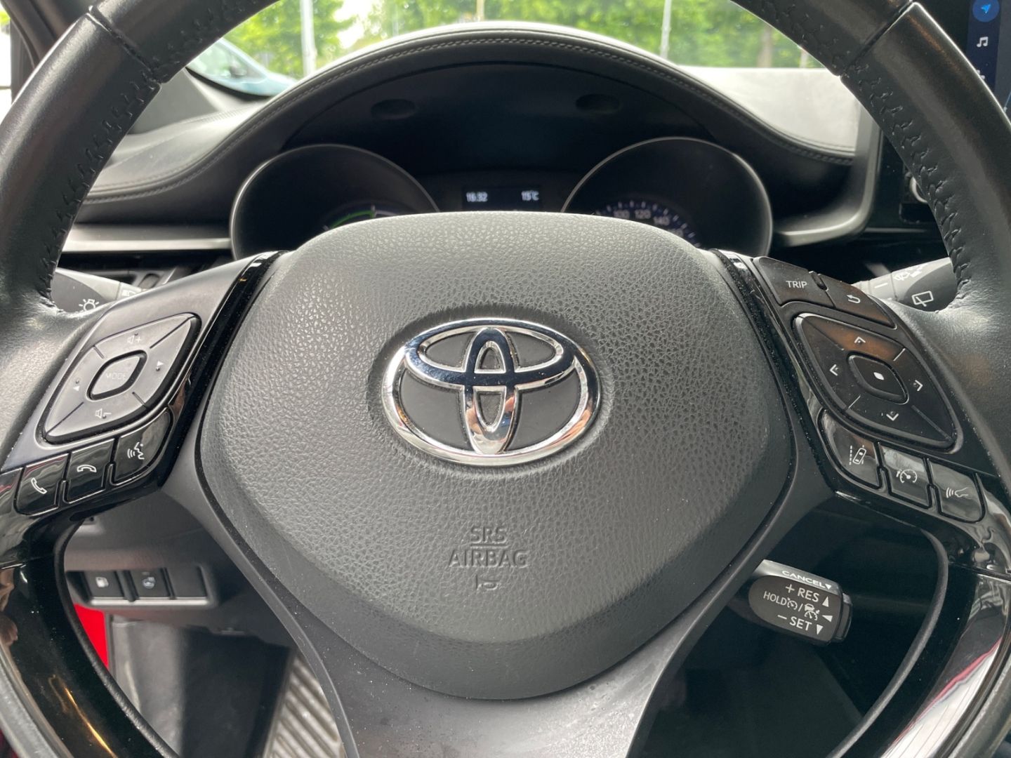 Toyota C-HR 2.0 Hybrid Team - Samsaru's Car Outlet