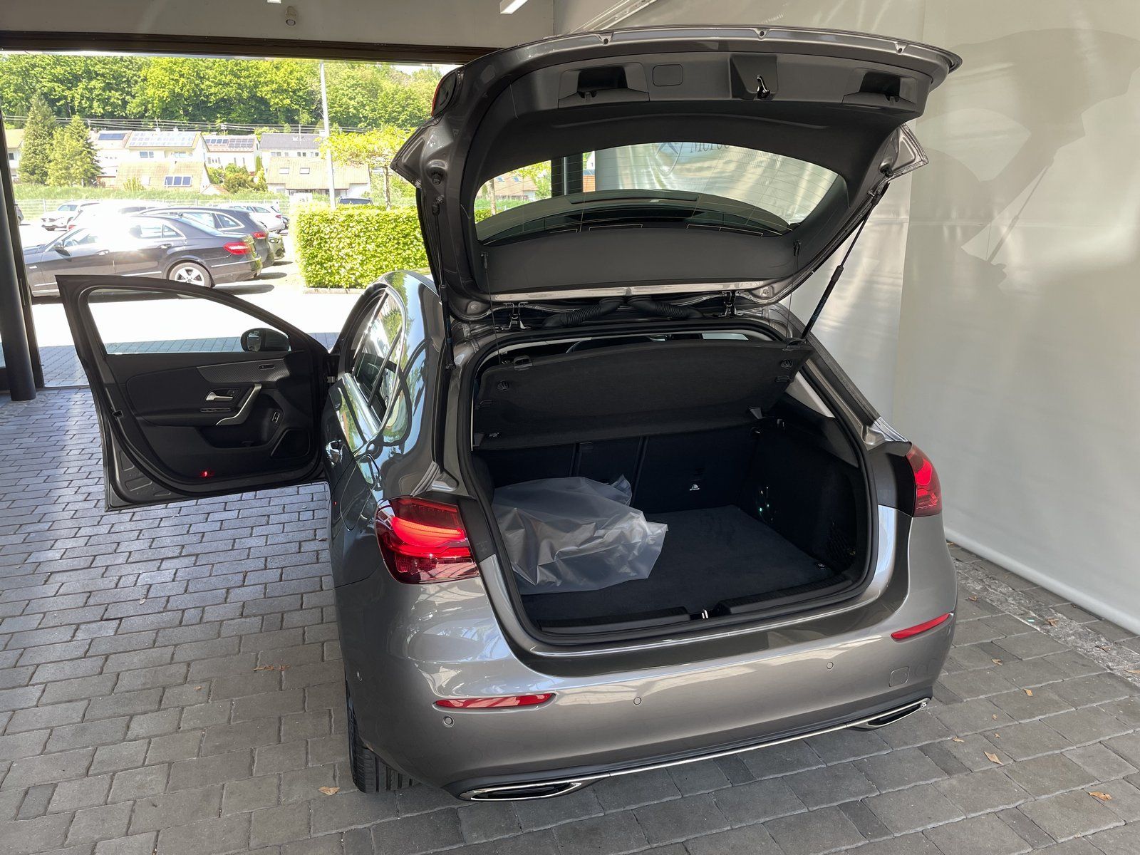 Mercedes-Benz A 250 e ProgrLine - Samsaru's Car Outlet
