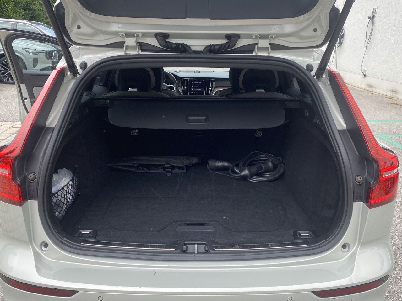 Volvo V60 Plus Bright Recharge Plug-In Hybrid AWD Navi