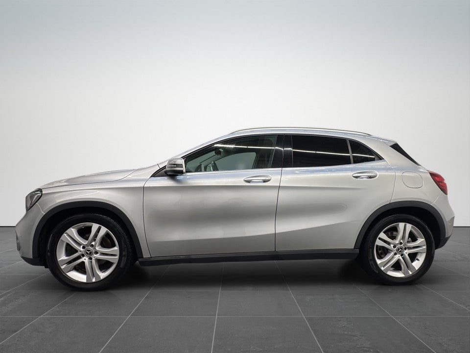 Mercedes-Benz GLA 200