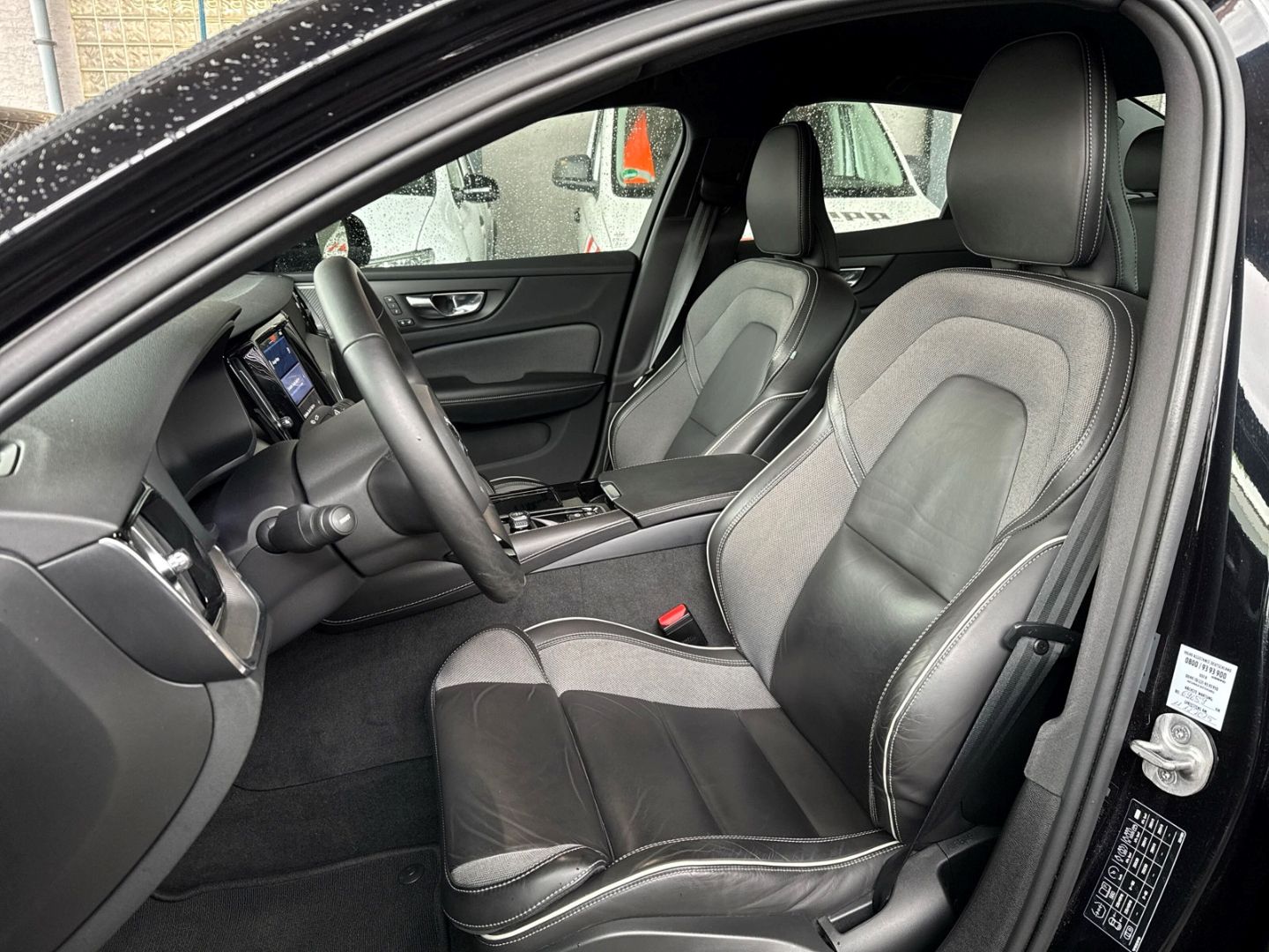 Volvo S60 Plus Dark Plug-In Hybrid AWD T8 Twin Engine