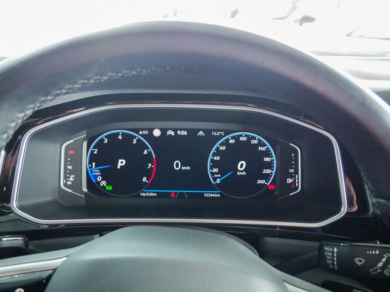 Volkswagen T-Roc 1.5 TSI DSG R-Line - Samsaru's Car Outlet