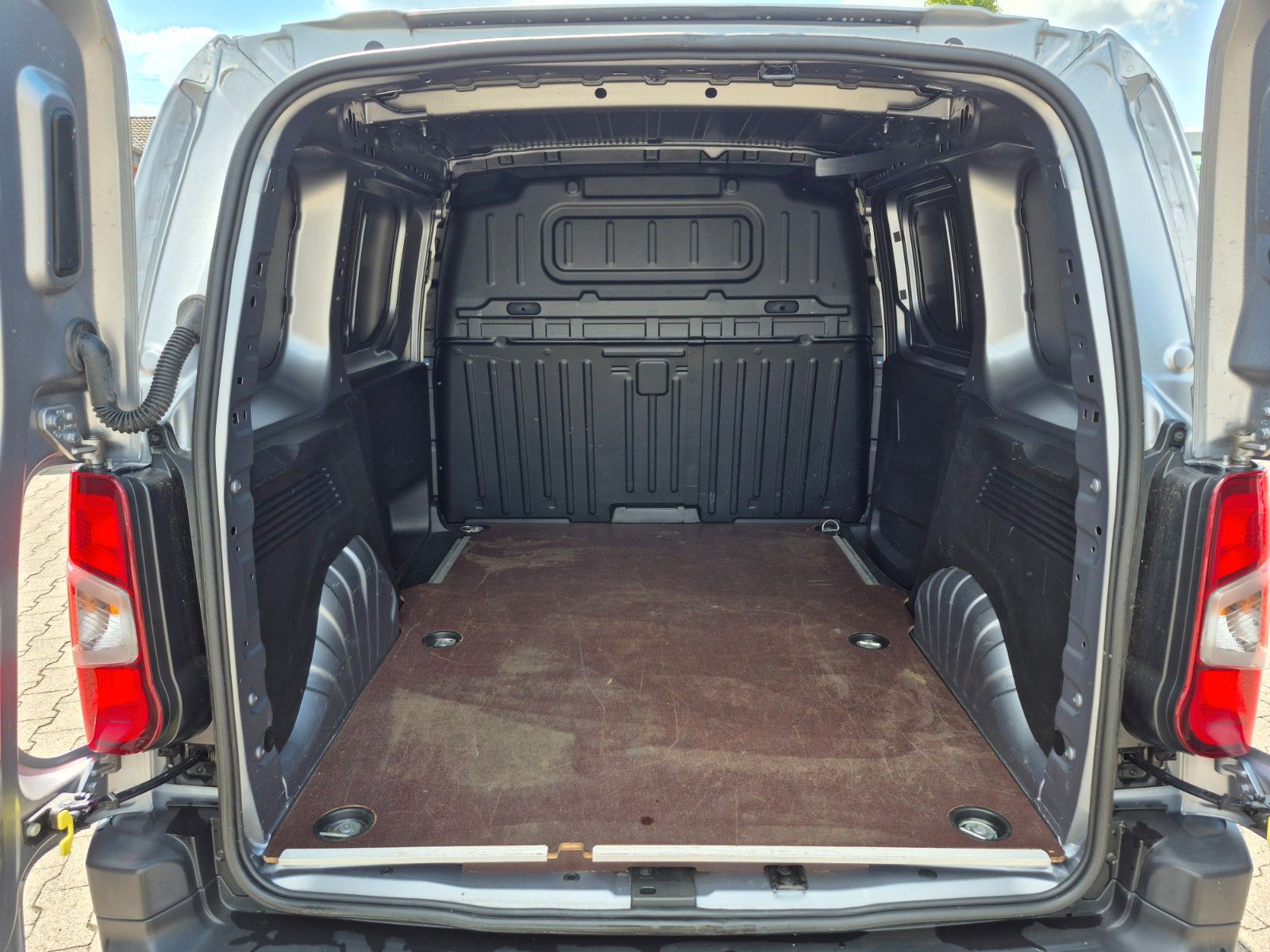 Opel Combo E Cargo Edition - Samsaru's Car Outlet