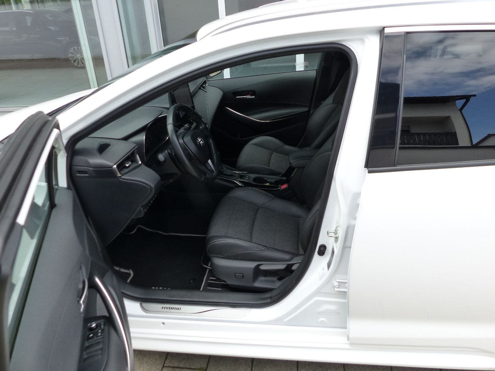 Toyota Corolla TS 2.0 Hybrid Team D Navi Totwinkel PDC