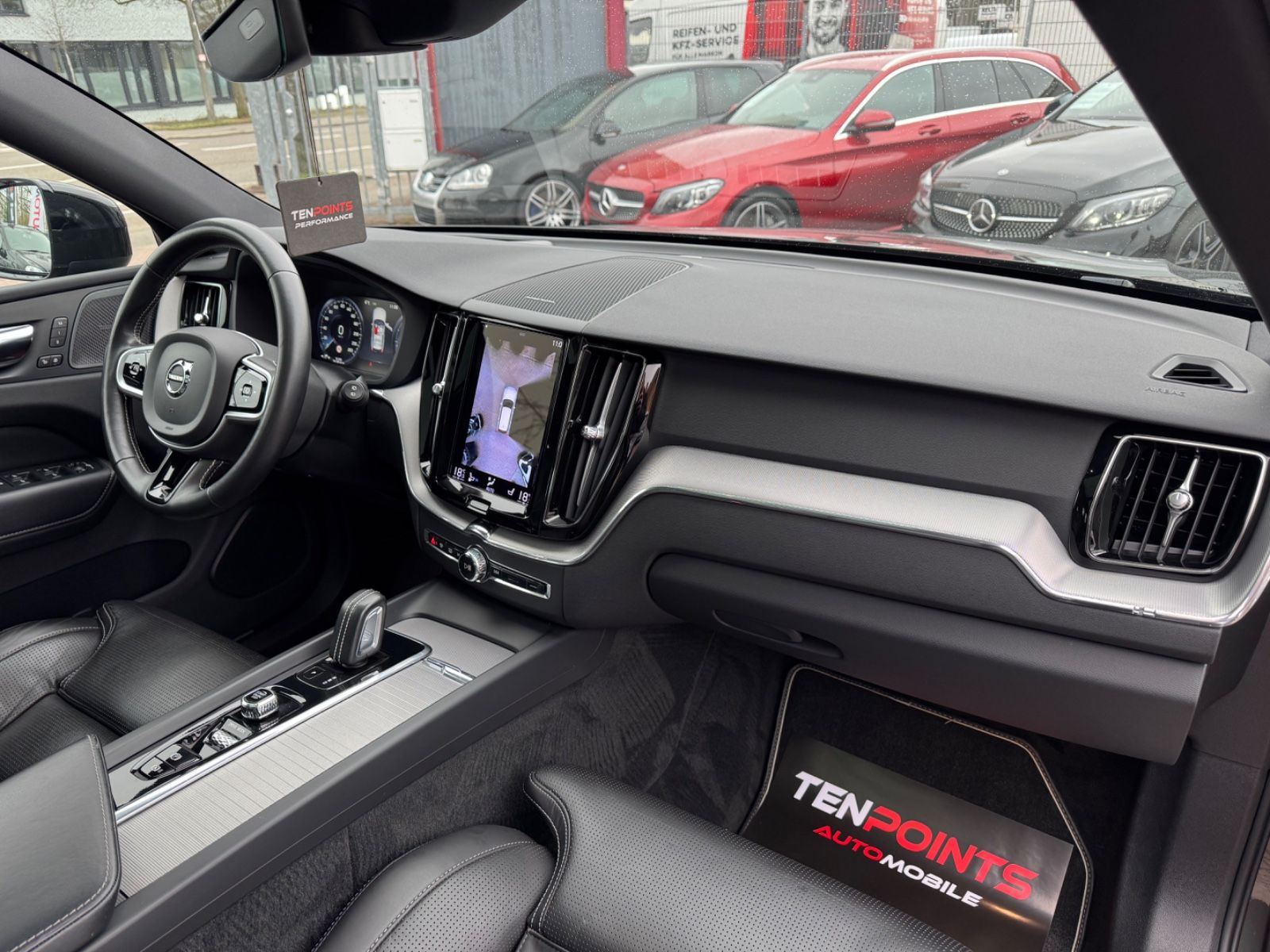 Volvo XC60 R Design AWD - Samsaru's Car Outlet