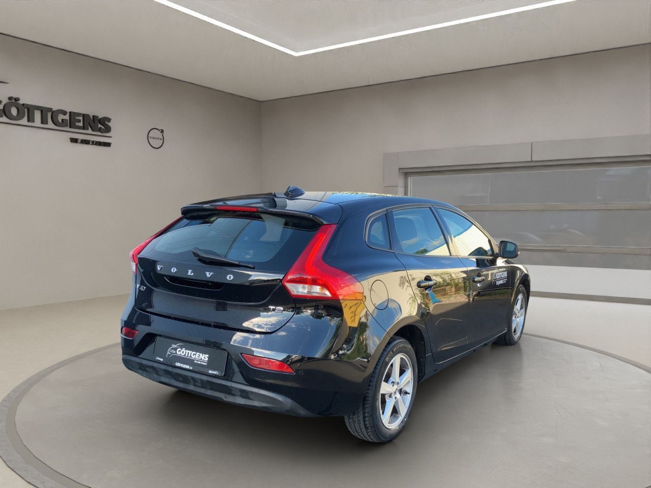 Volvo V40 T2 KINETIC NAVI KLIMAAUTOMATIK PDC Bluetooth
