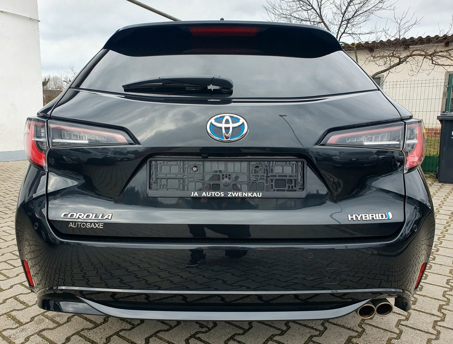 Toyota Corolla Touring Sports 2.0 Hybrid Lounge - Samsaru's Car Outlet