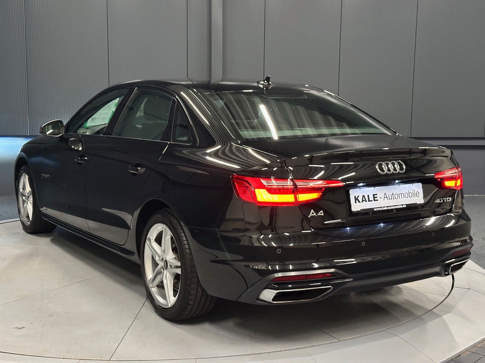 Audi A4 Lim. 40 TDI advanced - Samsaru's Car Outlet