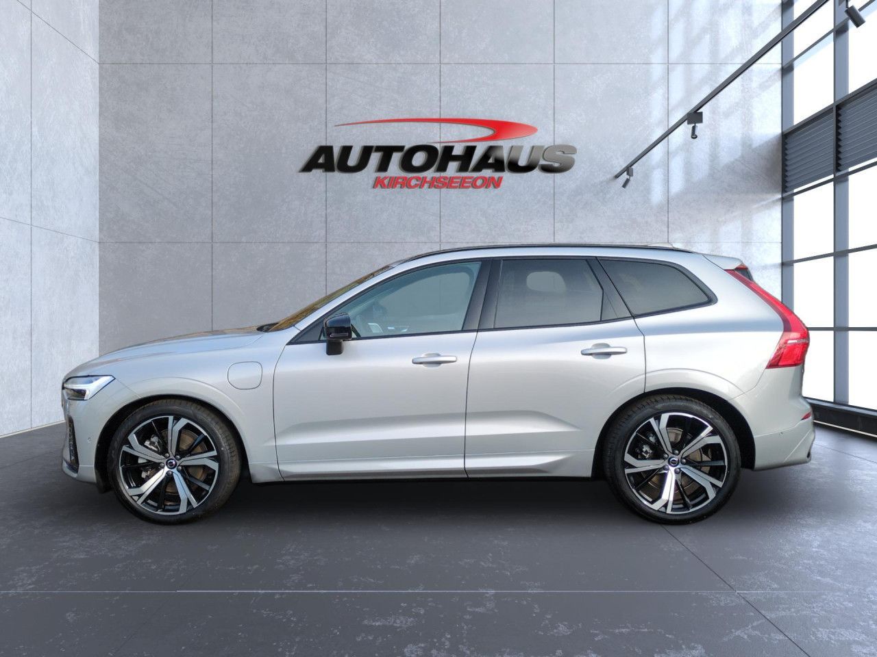 Volvo XC60 T8 Recharge Ultra Dark Plug-In Hybrid AWD