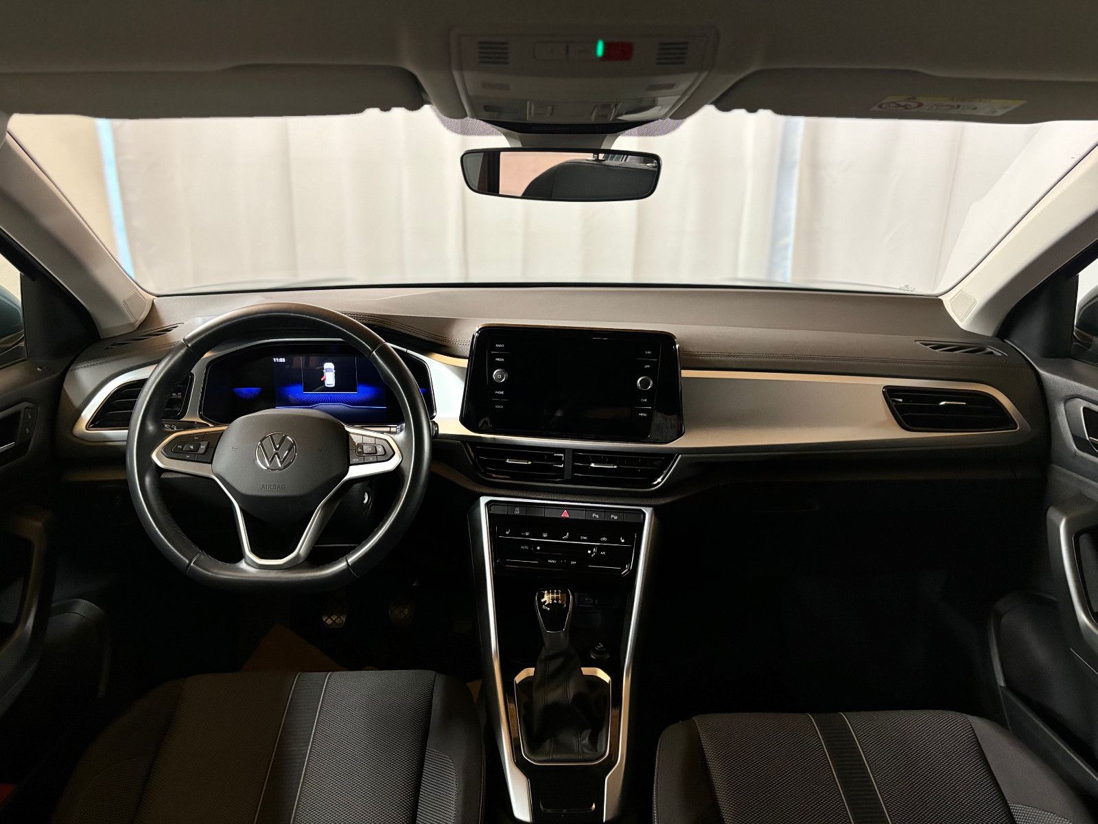 Volkswagen T-Roc Life - Samsaru's Car Outlet