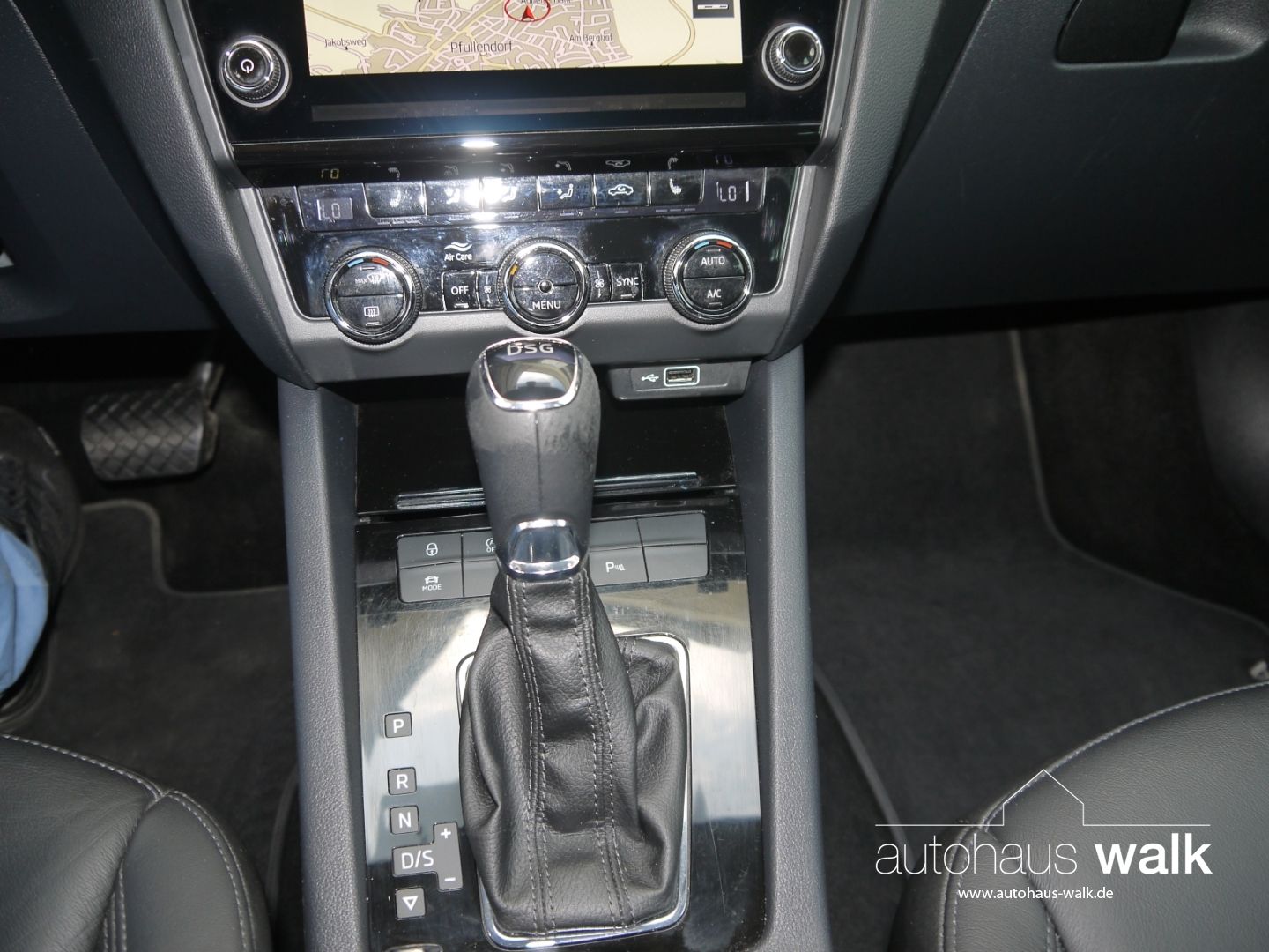 Skoda Octavia Combi 1.5 TSI DSG Style - Samsaru's Car Outlet