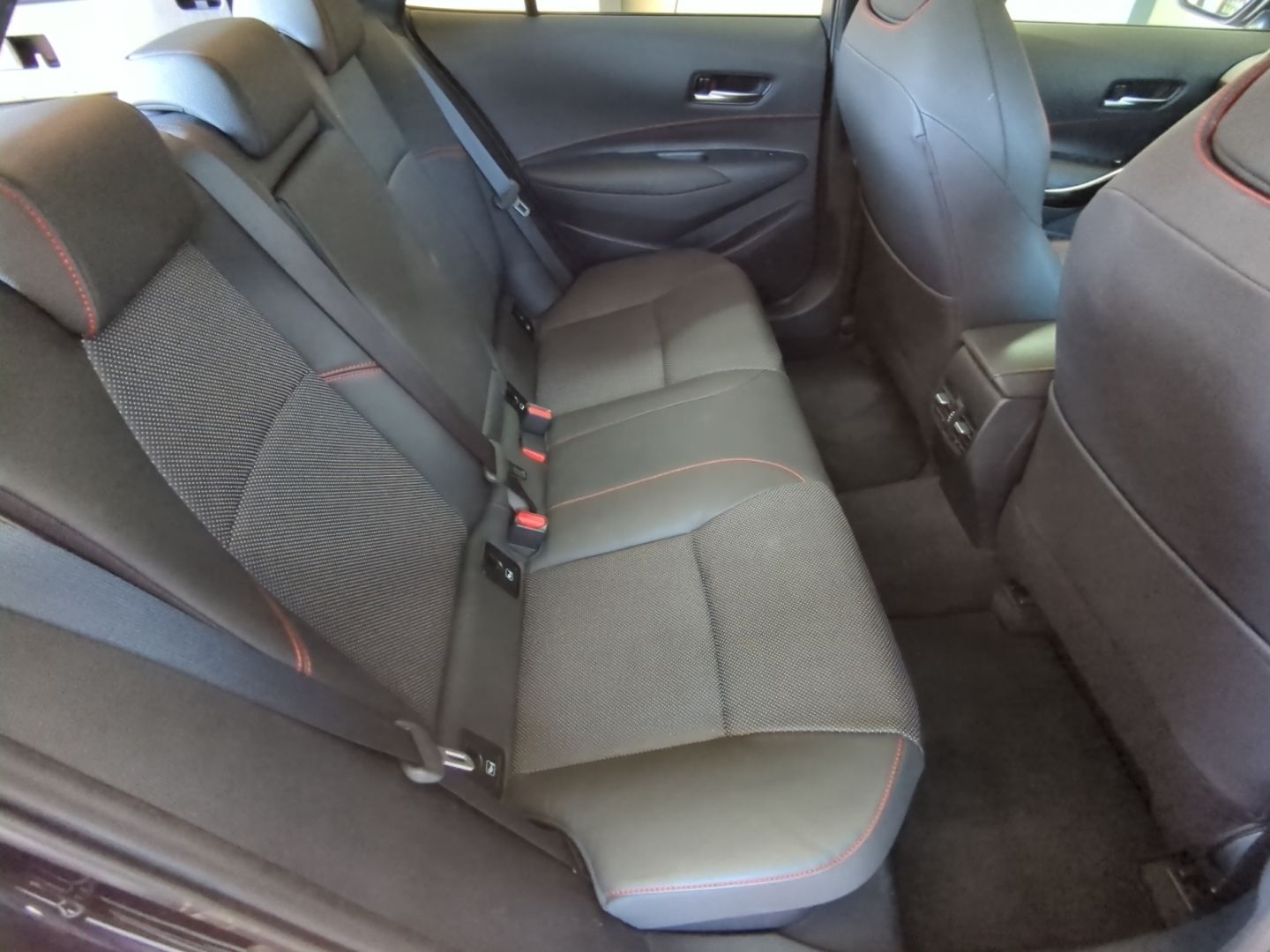 Toyota Corolla Touring Sports 2.0 Hybrid - Samsaru's Car Outlet
