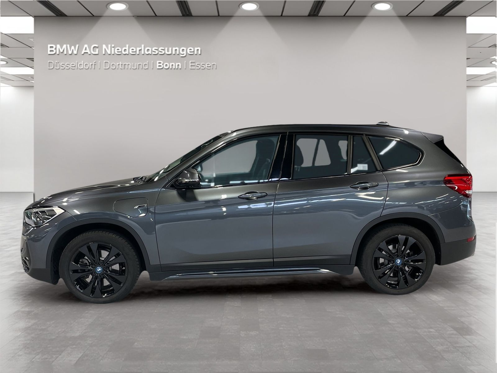 BMW X1 xDrive25e Sport Line - Samsaru's Car Outlet