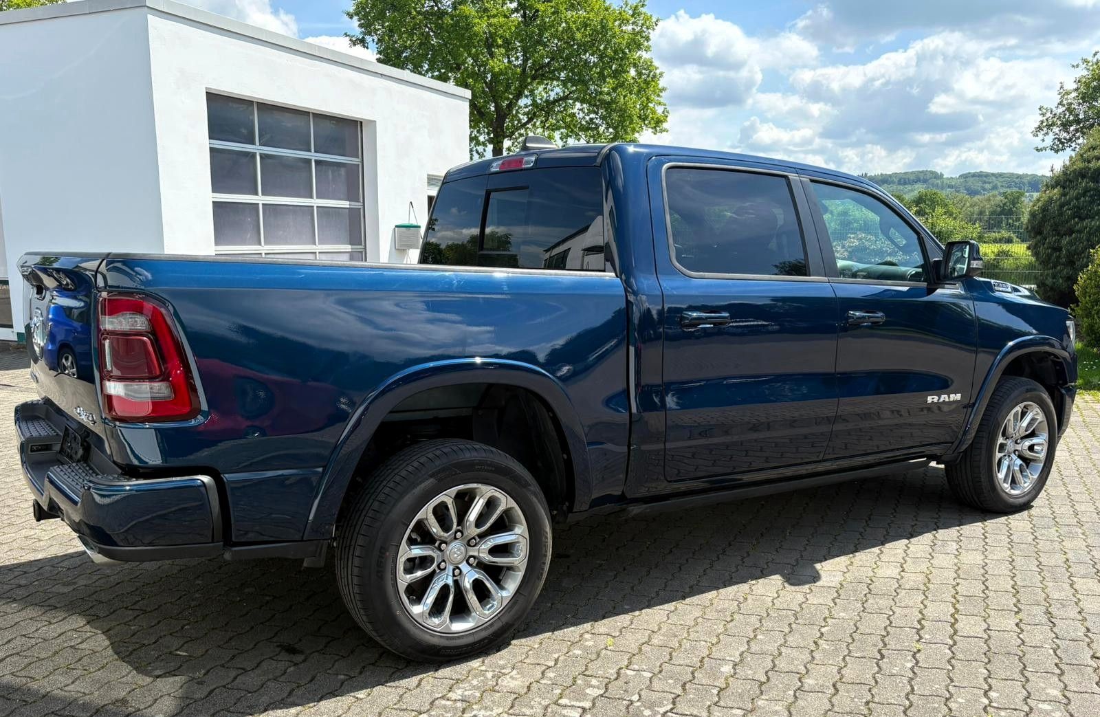 Dodge RAM 1500 4x4 Laramie 5.7l Crew Memory,Pano,Sound