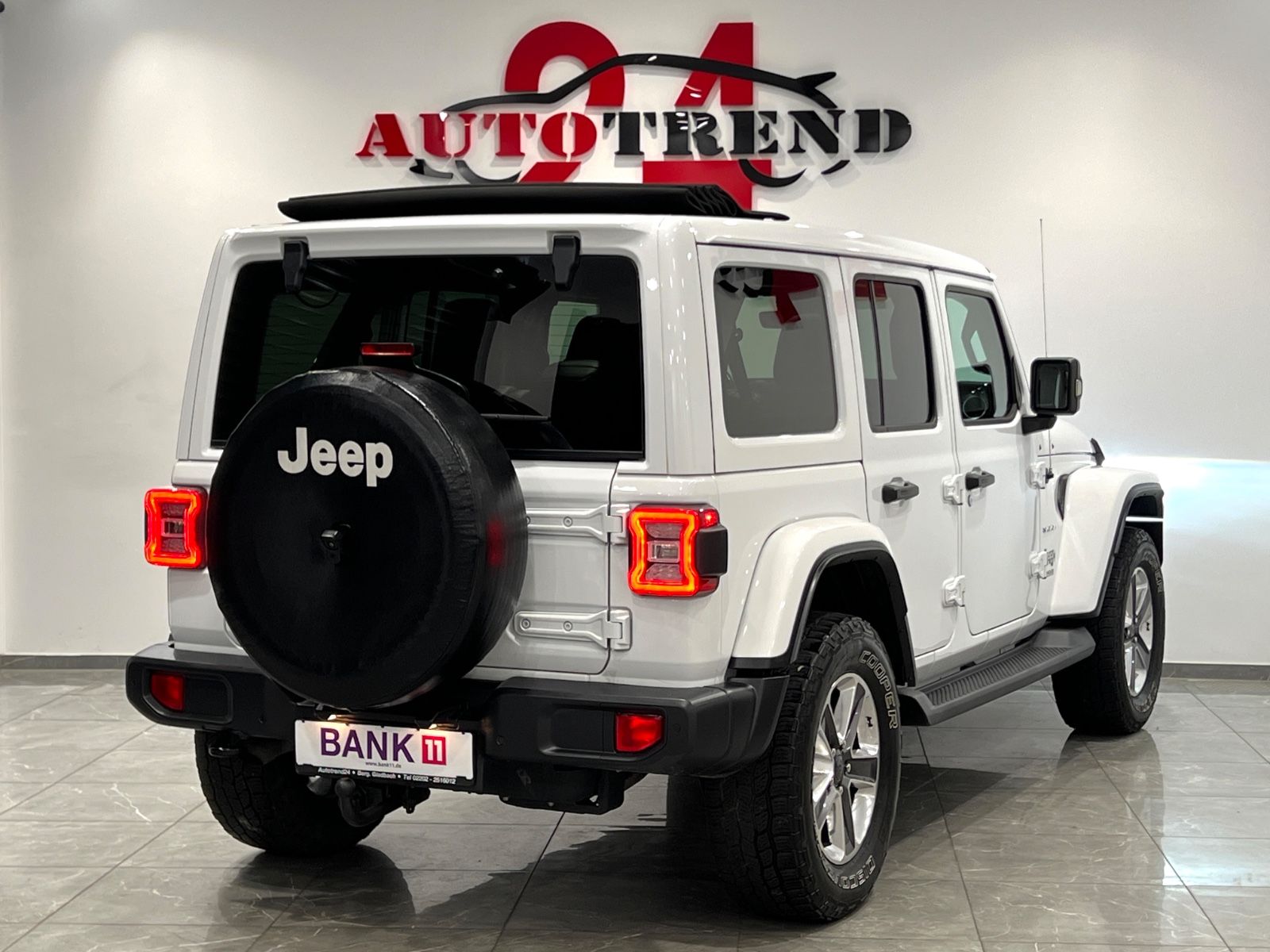 Jeep Wrangler Unlimited Sahara Softtop Sky One-Touch